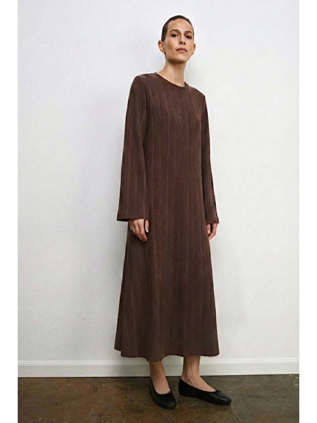 Kahverengi Dokulu Rahat Kesim Triko Elbise Kahve-4