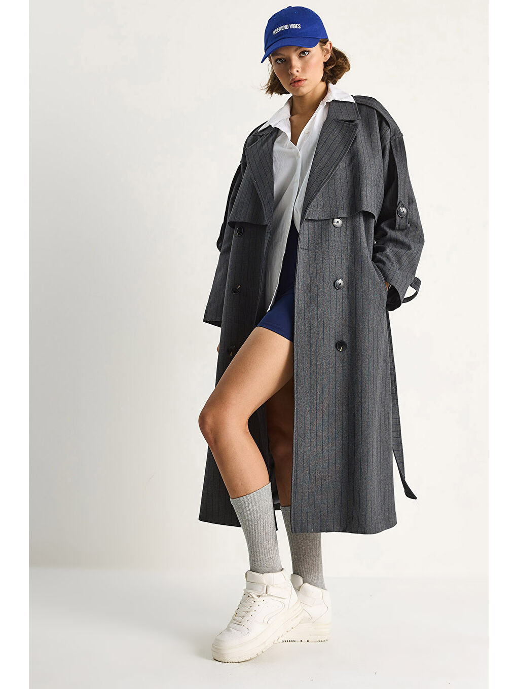 Antrasit Kadın Çizgili Düğme Detaylı Kuşaklı Kruvaze Trençkot