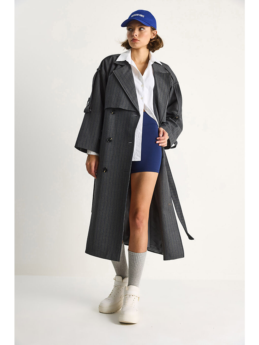 Antrasit Kadın Çizgili Düğme Detaylı Kuşaklı Kruvaze Trençkot-1