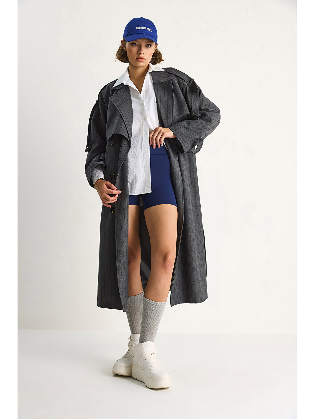 Antrasit Kadın Çizgili Düğme Detaylı Kuşaklı Kruvaze Trençkot-2