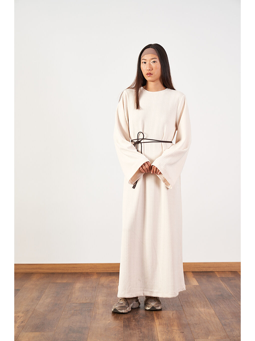 Dokulu Rahat Kesim Triko Elbise Ekru-2