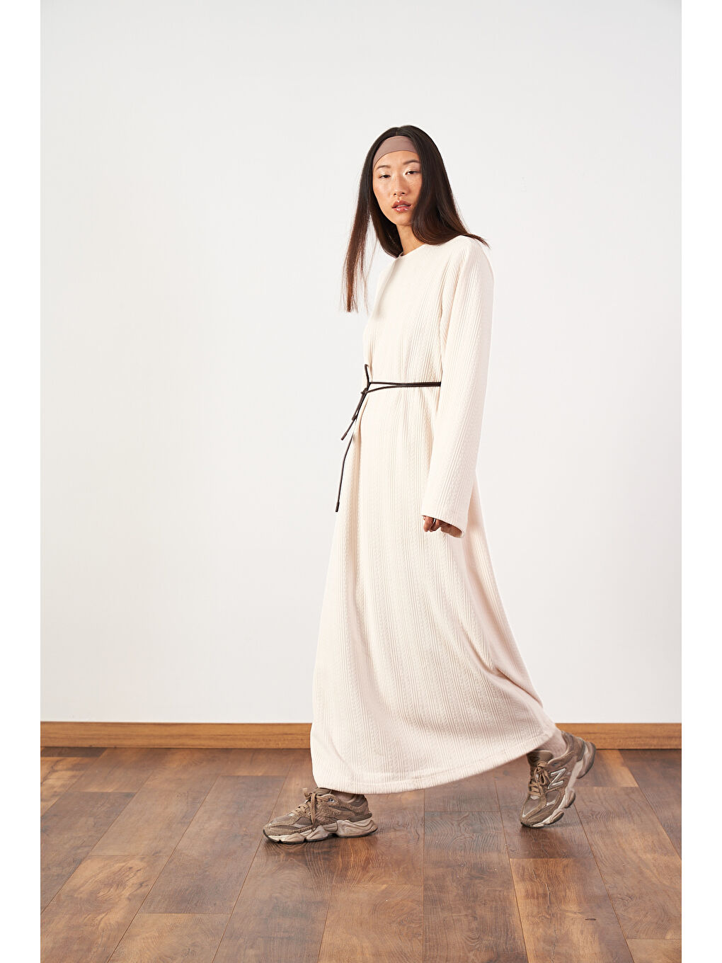 Dokulu Rahat Kesim Triko Elbise Ekru-3