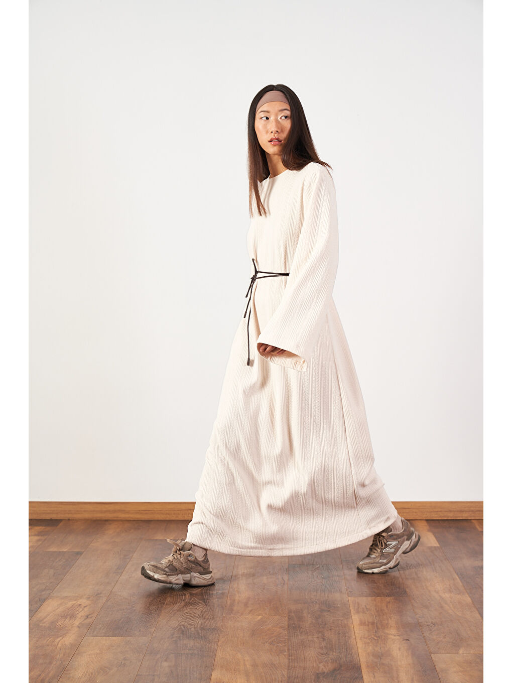 Dokulu Rahat Kesim Triko Elbise Ekru-4