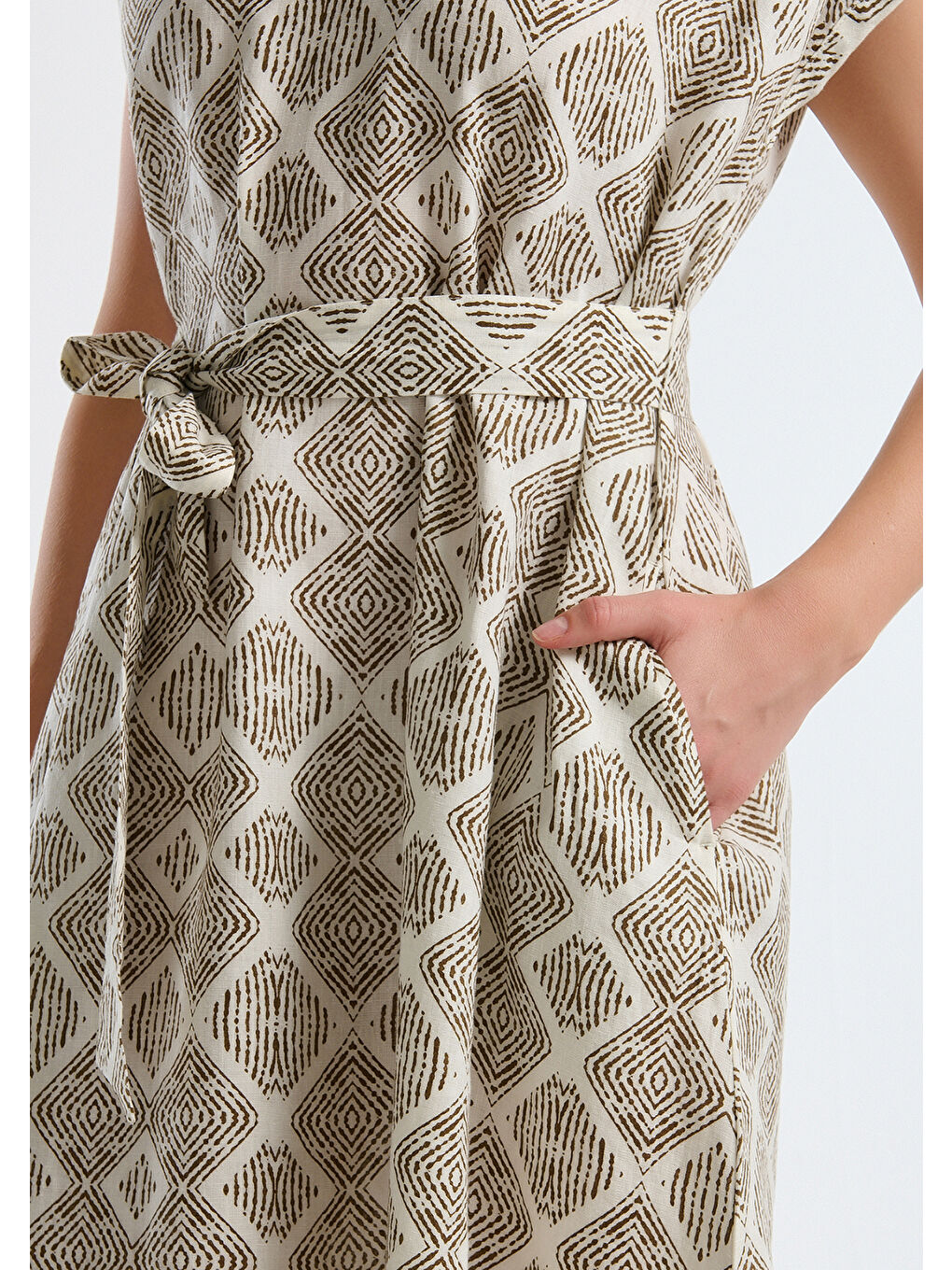 Kadın Beyaz Mix %100 Keten Desenli V Yaka Cepli Uzun Elbise-2