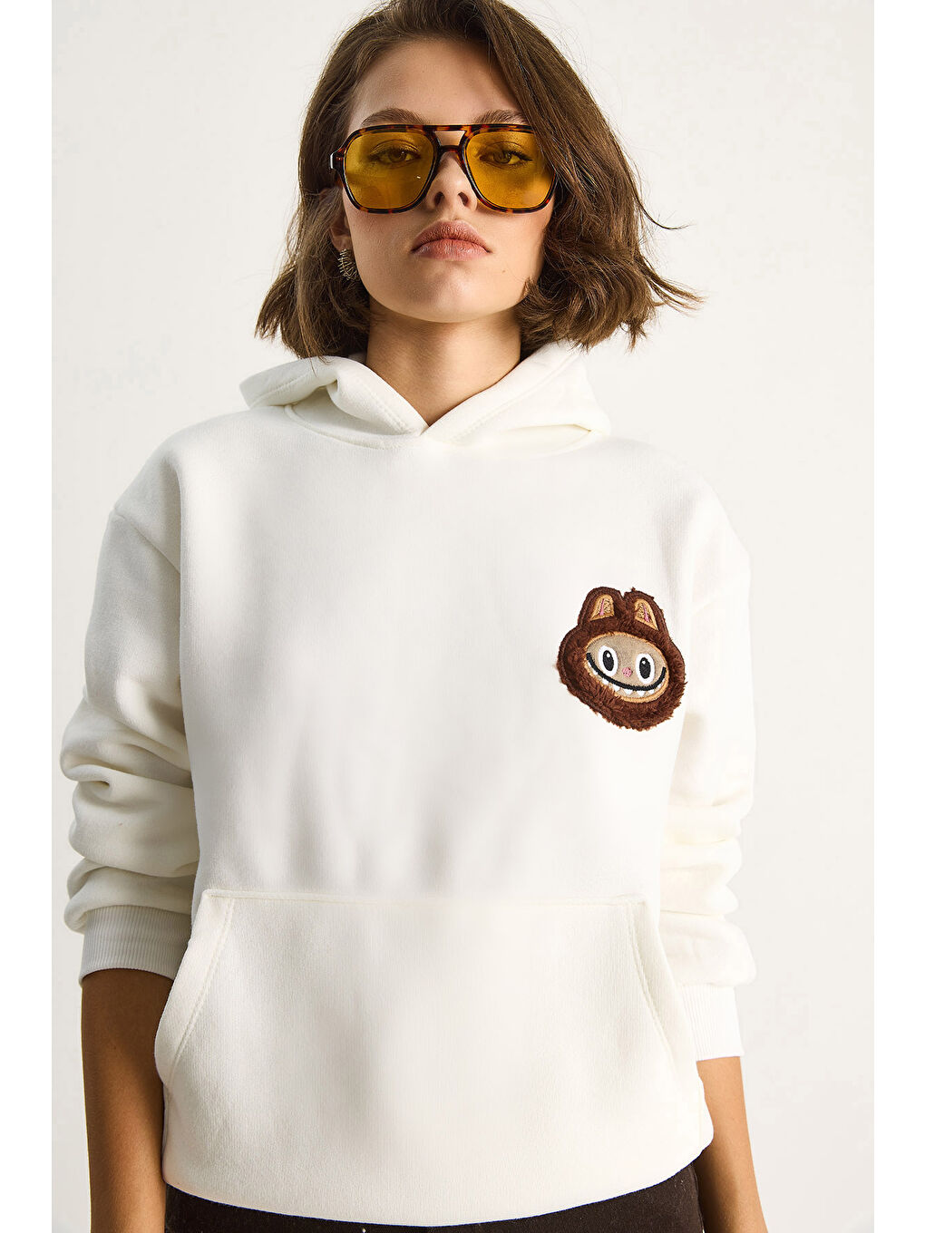 Ekru Kadın Nakış İşlemeli Kapüşonlu Kanguru Cepli Sweatshirt-5