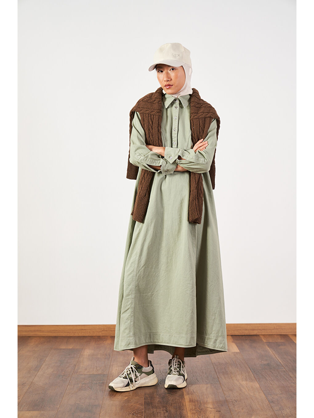 Yeşil Oversize Kuşaklı Yaka Düğmeli Uzun Denim Elbise Çağla-3