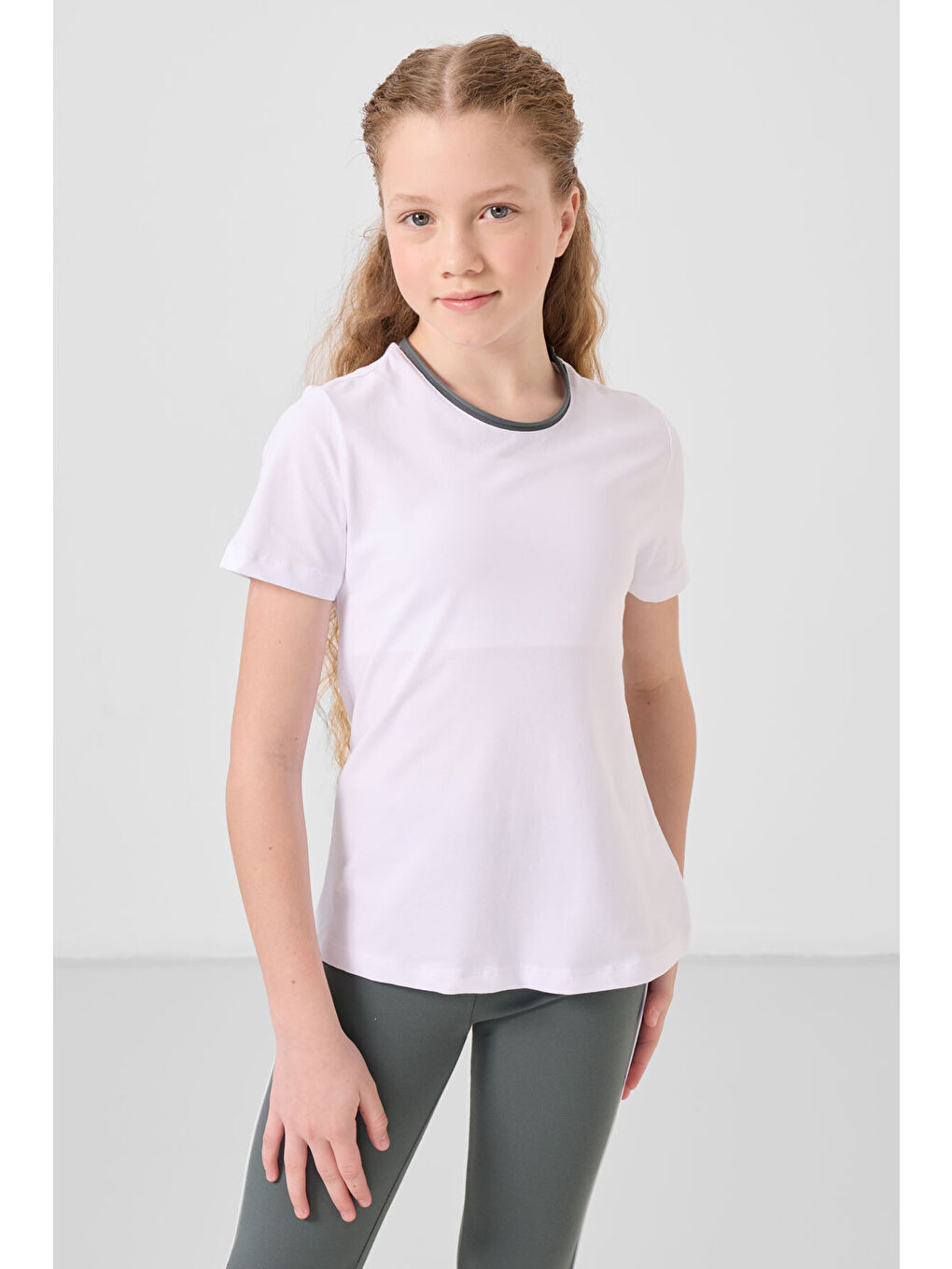 Beyaz-Haki Pamuklu O Yaka Standart Fit Basic İspanyol Paça Kız Çocuk Tayt Takım - 75192-4