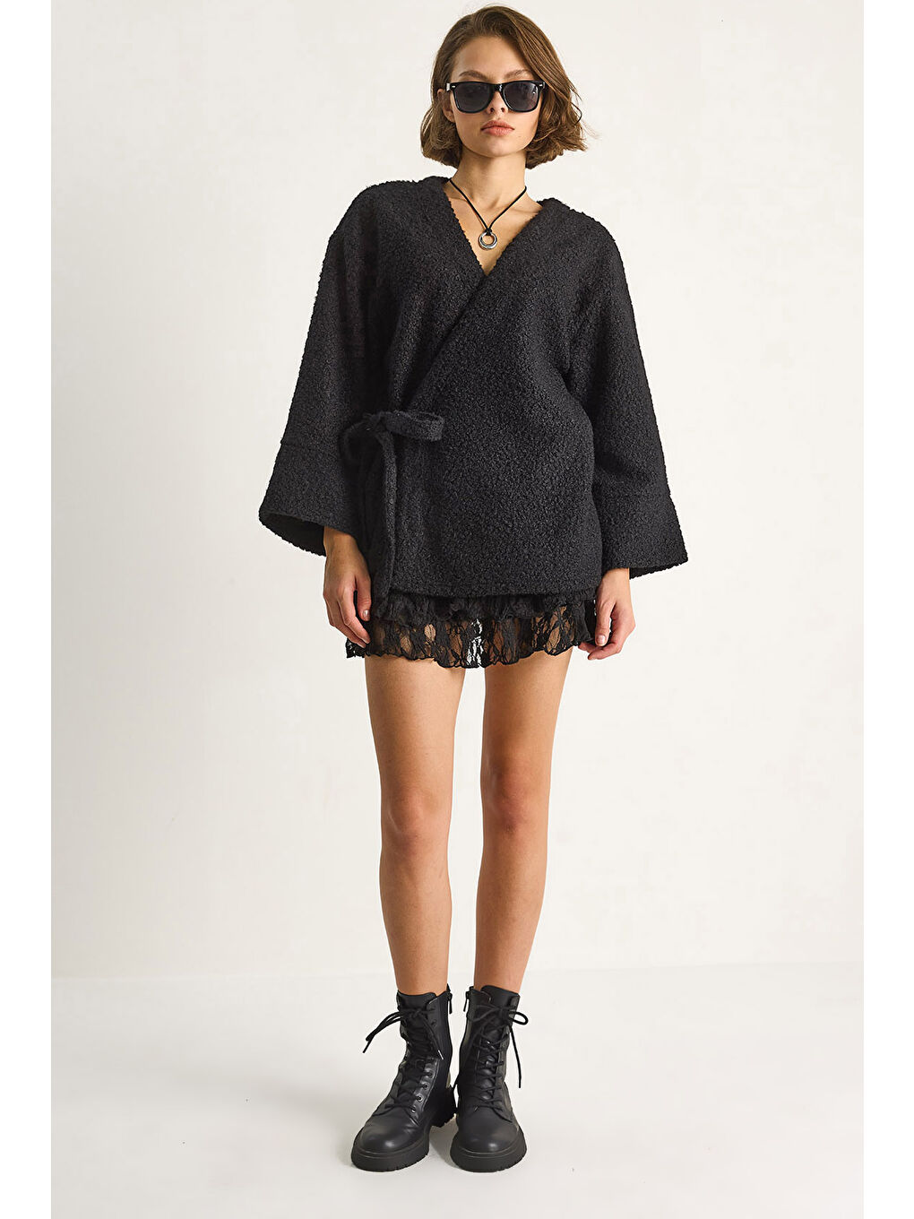 Siyah Kadın Kruvaze Kapama Yandan Bağlamalı Buklet Kaban