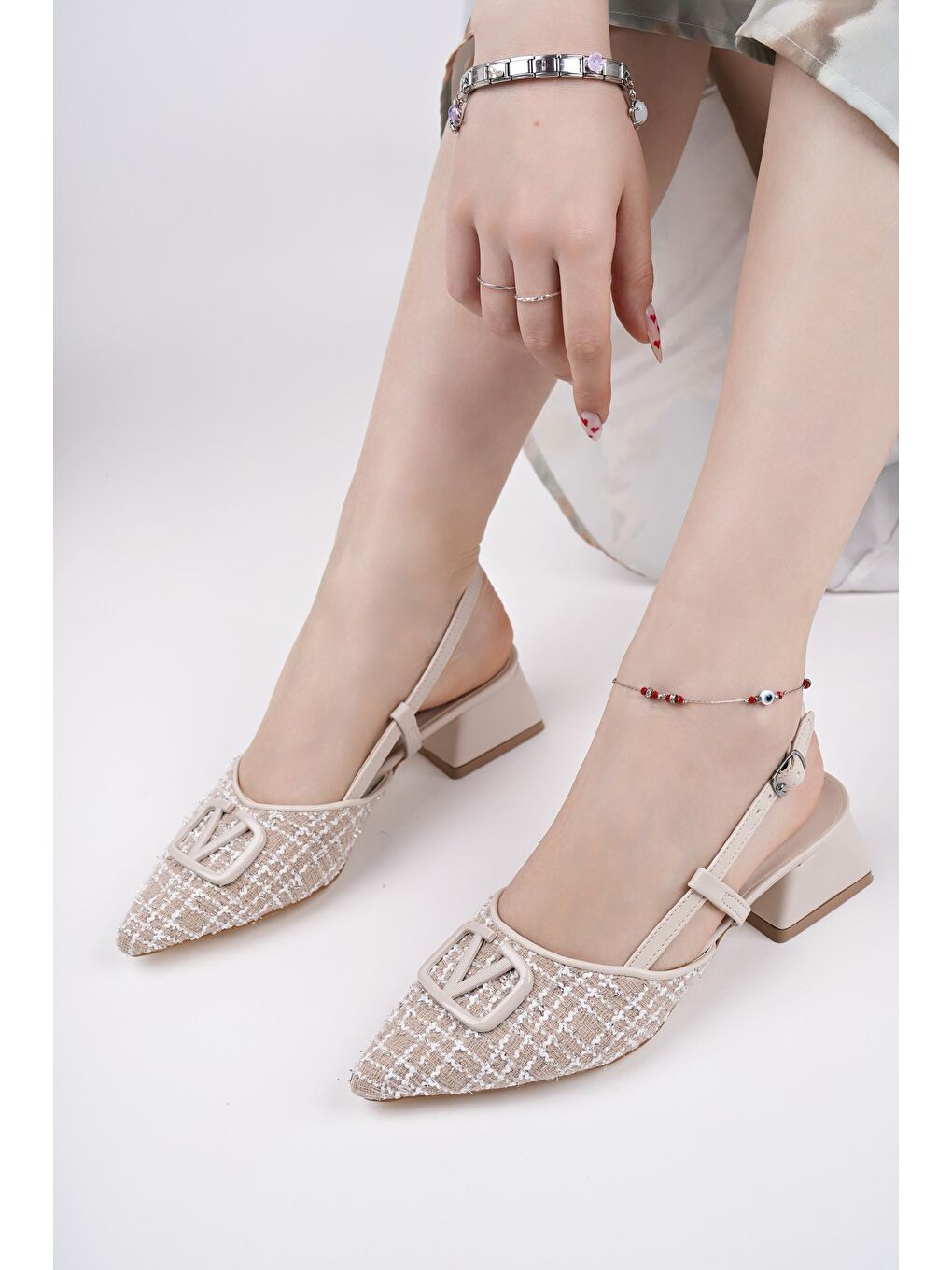 Bej JUMANİ Sivri Burun Tokalı Arkası Açık Klasik Kısa Topuklu Kadın Ayakkabı-4