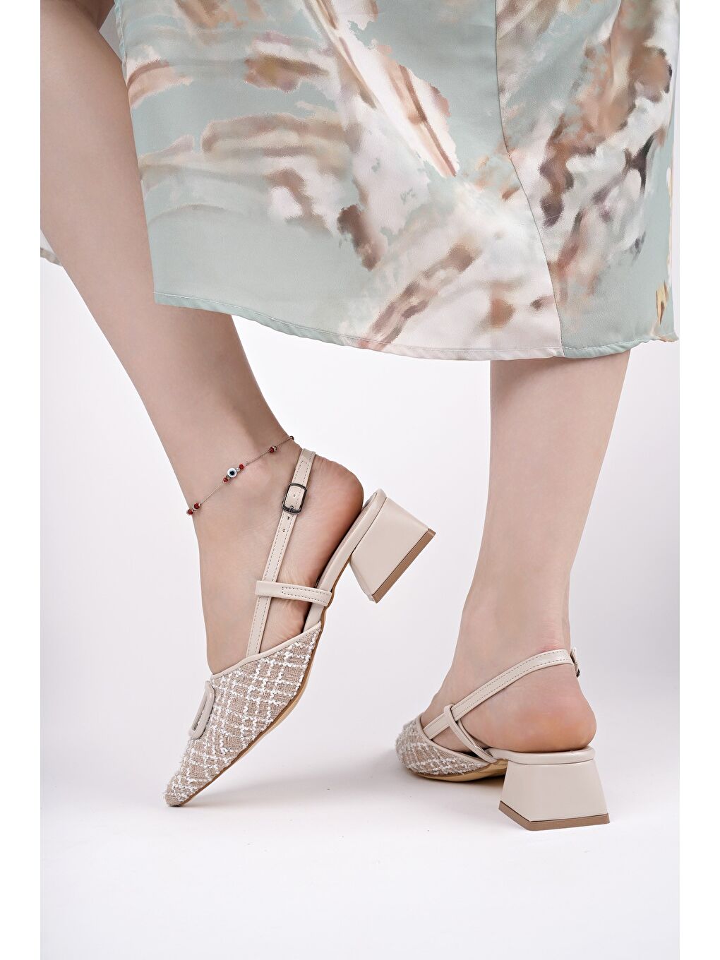 Bej JUMANİ Sivri Burun Tokalı Arkası Açık Klasik Kısa Topuklu Kadın Ayakkabı-5