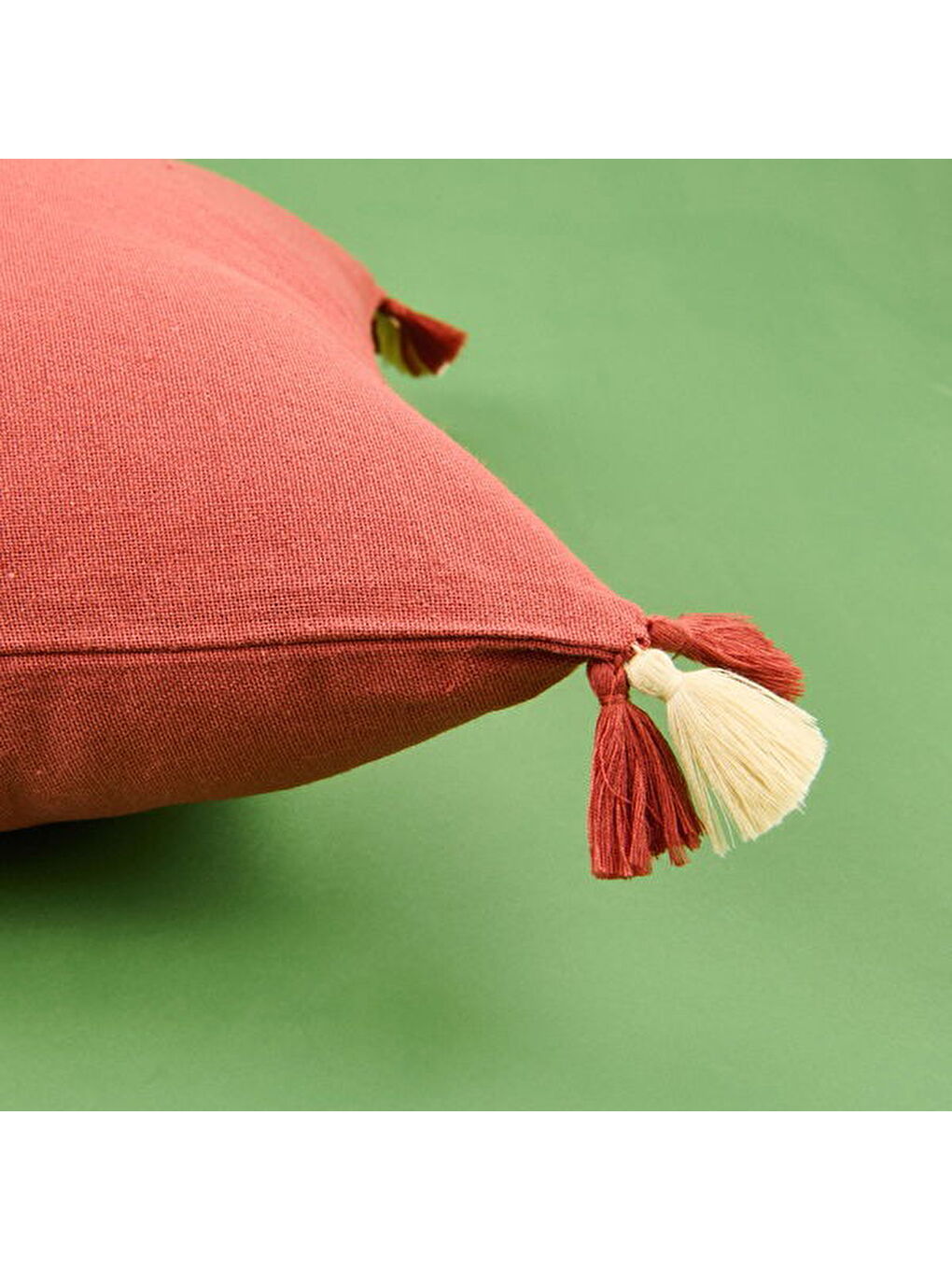 Soft Colorful Püskül Detaylı Kırlent - Bej / Renkli - 40x40 cm-2