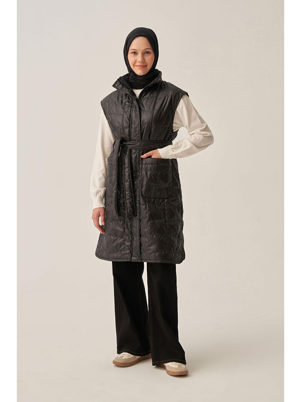 Siyah-Kuşaklı Kapitone Yelek