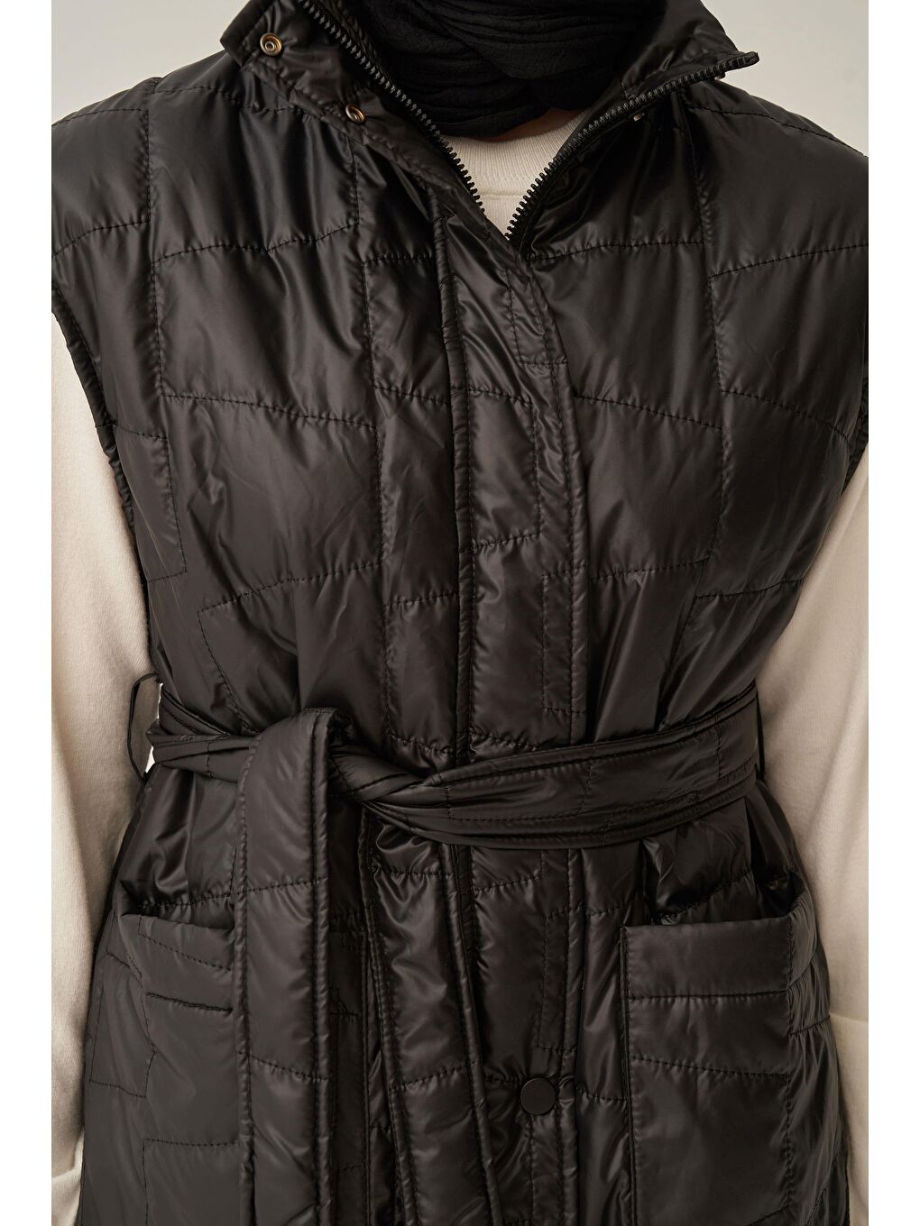 Siyah-Kuşaklı Kapitone Yelek-4