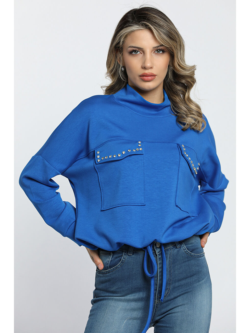 Mavi Yarım Balıkçı Yaka Çift Cepli Bel Bağlama Detaylı Ve Konforlu Taşlı Sweatshirt