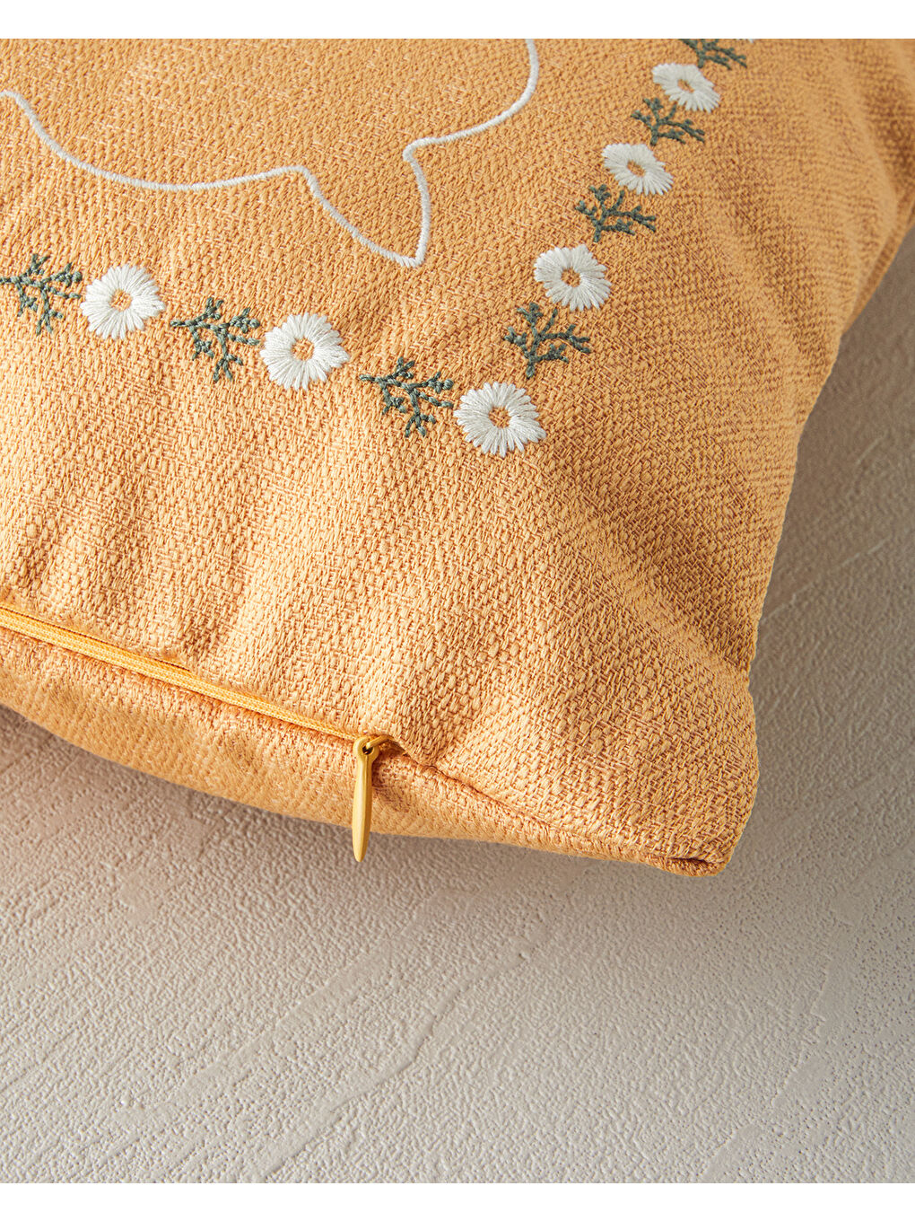 Lucie Punch Nakışlı Kırlent Kılıfı Sarı-1