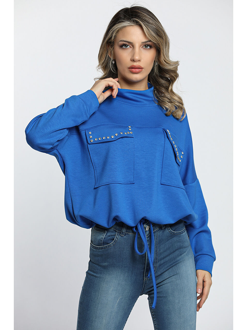 Mavi Yarım Balıkçı Yaka Çift Cepli Bel Bağlama Detaylı Ve Konforlu Taşlı Sweatshirt-1