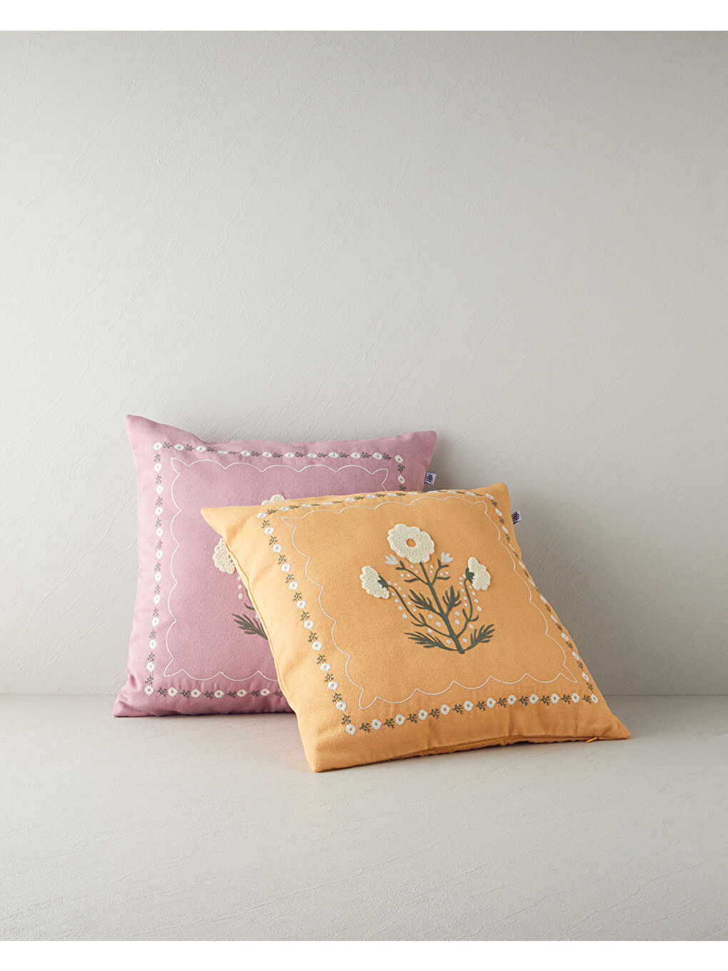 Lucie Punch Nakışlı Kırlent Kılıfı Sarı-2