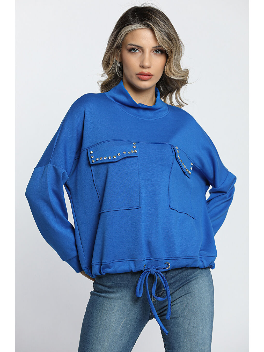 Mavi Yarım Balıkçı Yaka Çift Cepli Bel Bağlama Detaylı Ve Konforlu Taşlı Sweatshirt-3