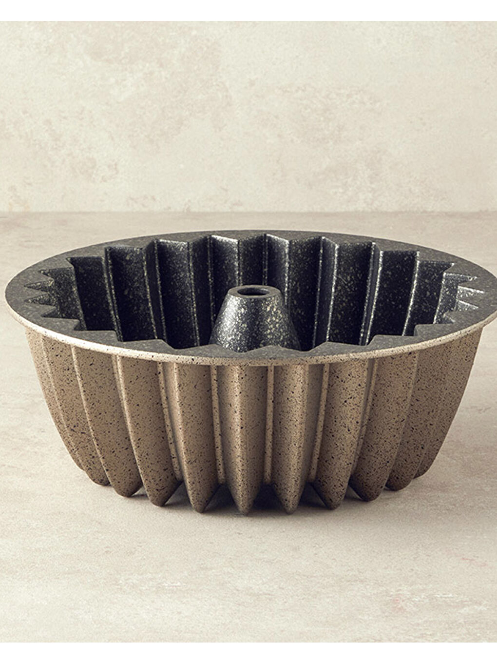 English Home Gri Patisserie Thin Döküm Kek Kalıbı 26 cm Gold-Silver