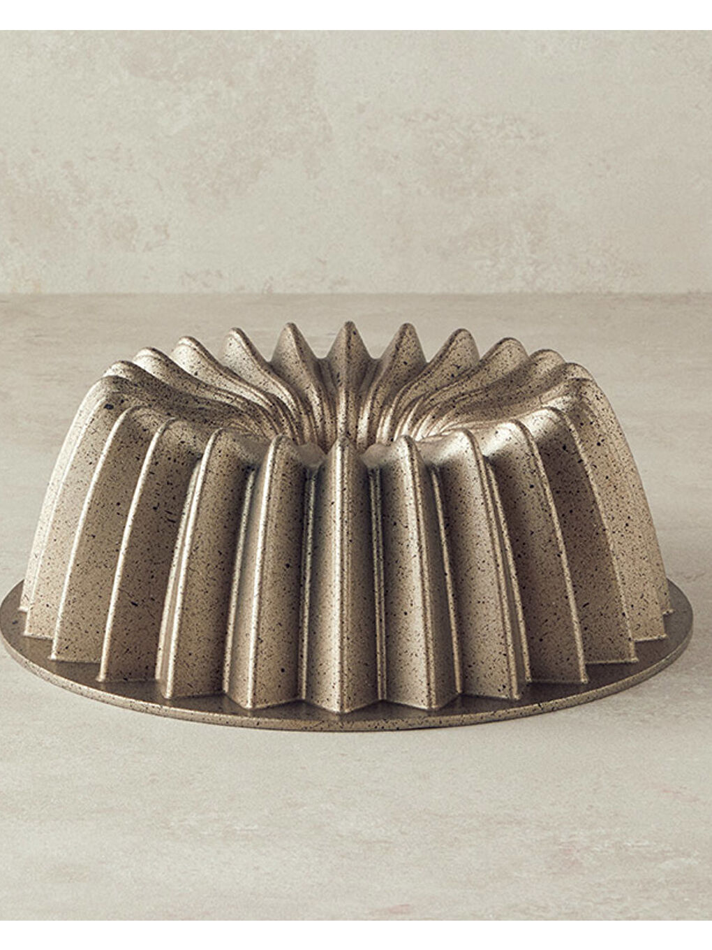 English Home Gri Patisserie Thin Döküm Kek Kalıbı 26 cm Gold-Silver - 1