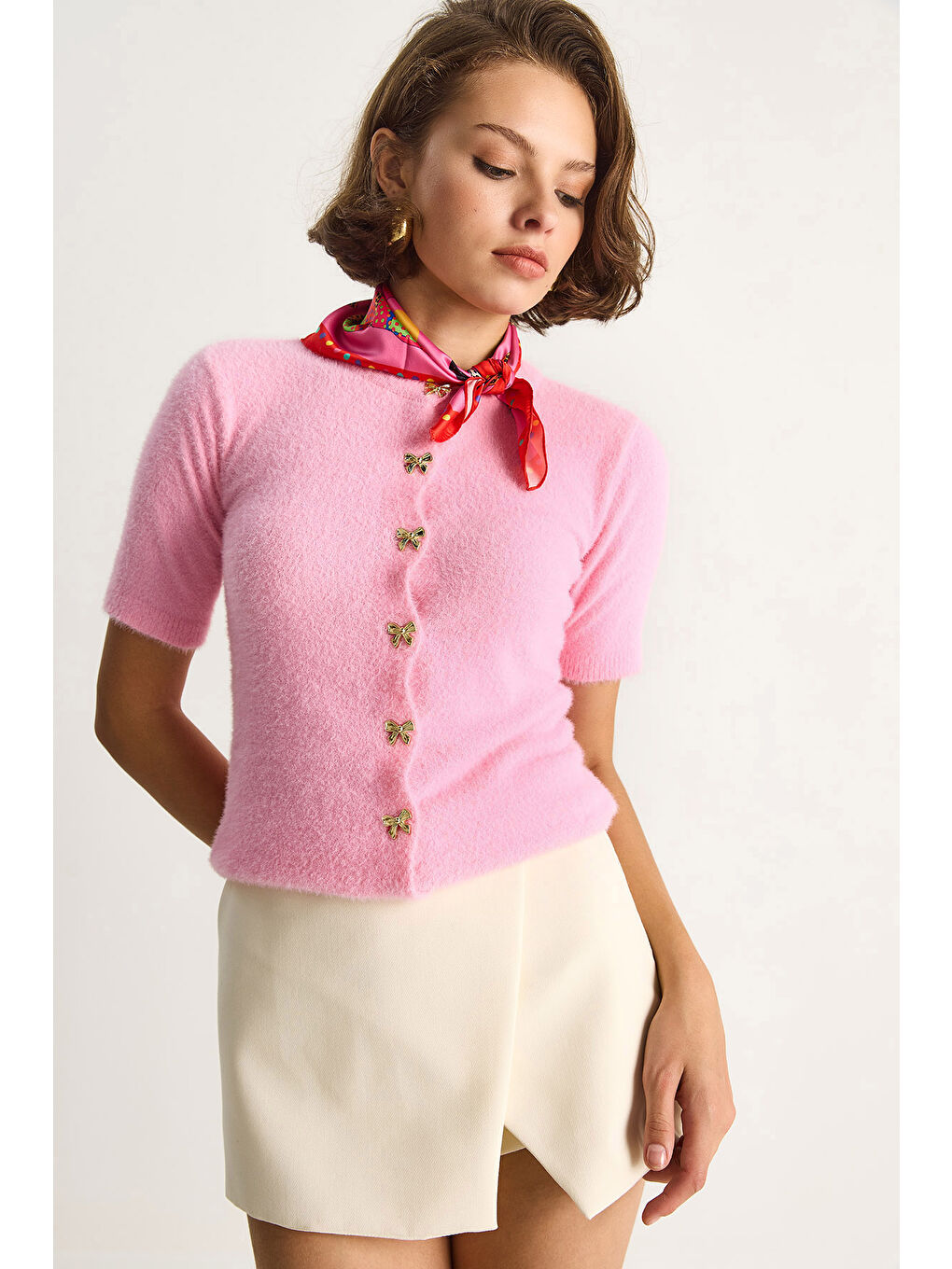 Pembe Kadın Fiyonk Düğme Detaylı Yumuşak Dokulu Triko Hırka w-1