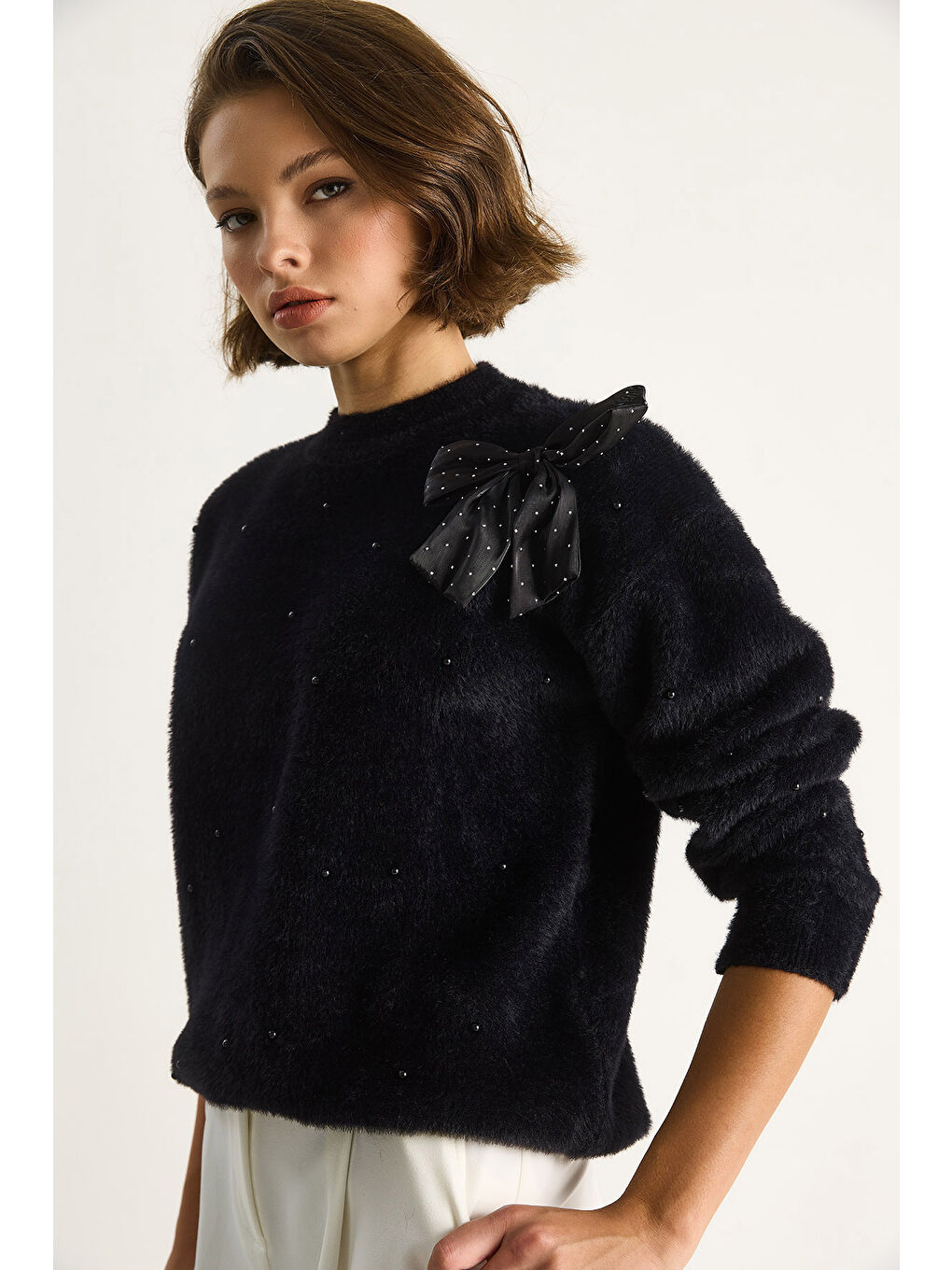 Siyah Kadın İnci Detaylı Kurdele Aksesuarlı Bisiklet Yaka Yumuşak Dokulu Kazak-3