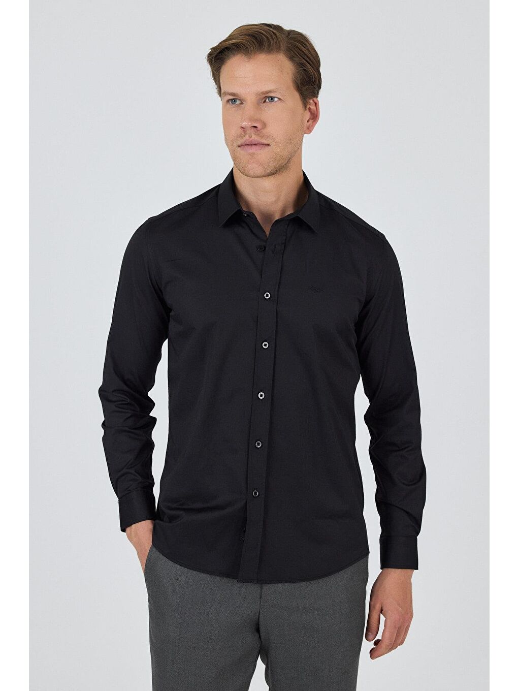Siyah Uzun Kol Düz Bez Ayağı Sert Yaka Cepsiz Pamuklu Classic Slim Fit Gömlek 1004250195