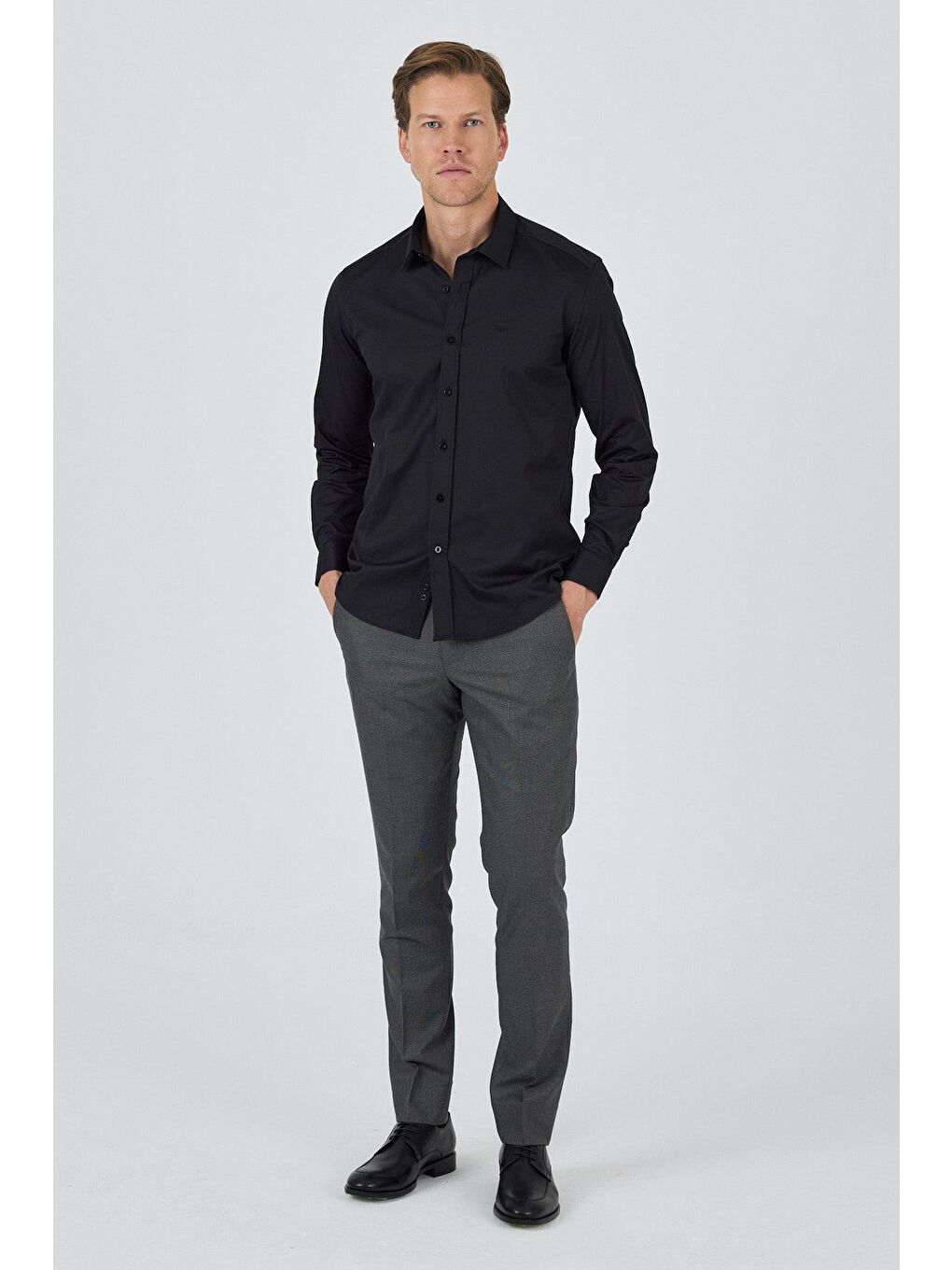 Siyah Uzun Kol Düz Bez Ayağı Sert Yaka Cepsiz Pamuklu Classic Slim Fit Gömlek 1004250195-1