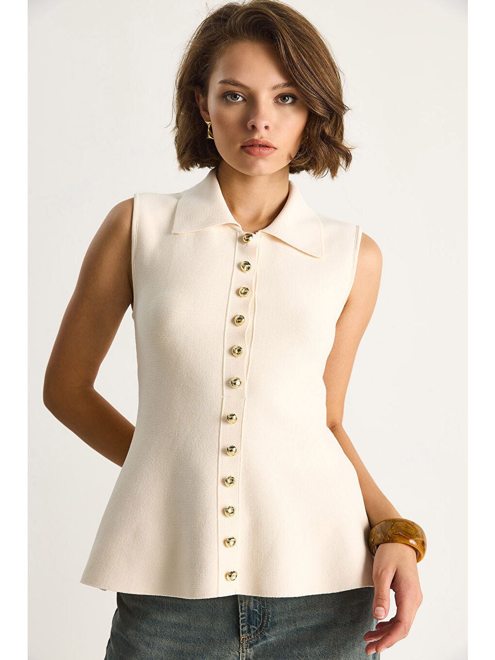 Ekru Kadın Düğme Detaylı Yakalı A Kesim Peplum Triko Yelek TY