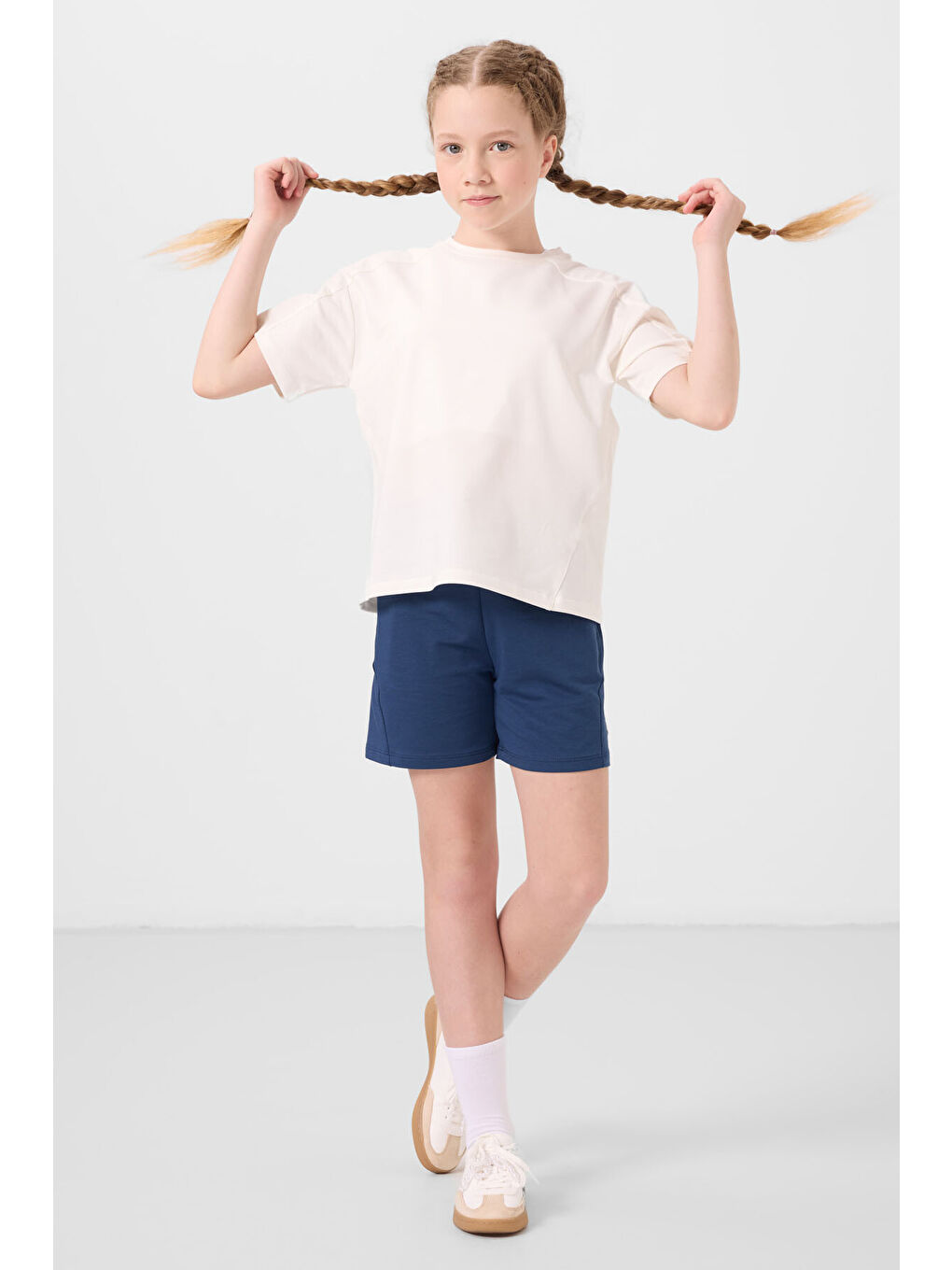 Ekru-Parlament Pamuklu Yumuşak Dokulu Standart Fit Basic Kız Çocuk Şort Takım - 75184-1