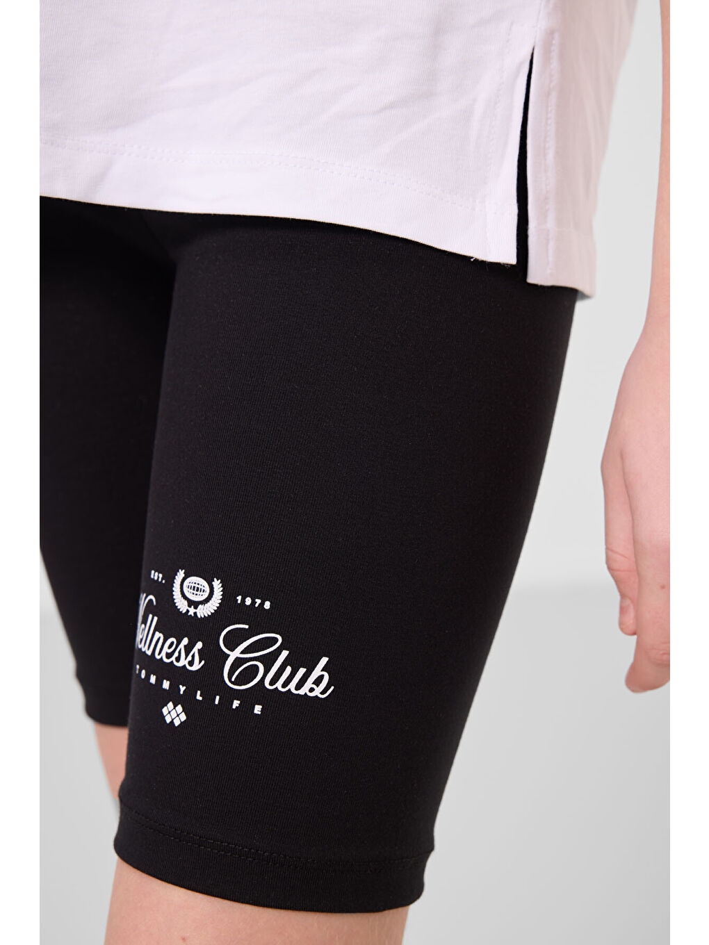 Beyaz-Siyah Pamuklu O Yaka Standart Fit Baskılı Kız Çocuk Tayt Takım - 75190-3