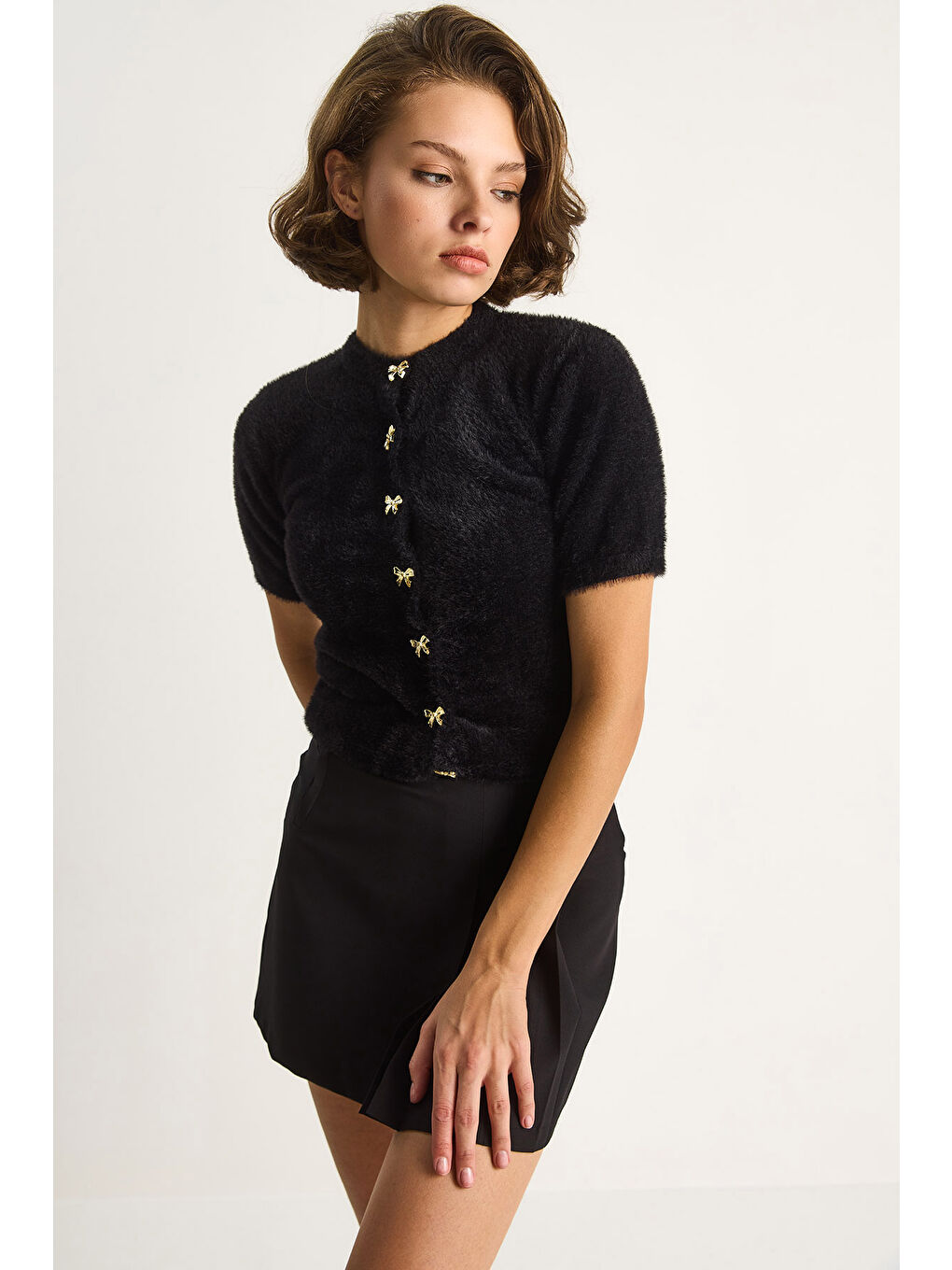 Siyah Kadın Fiyonk Düğme Detaylı Yumuşak Dokulu Triko Hırka w-2