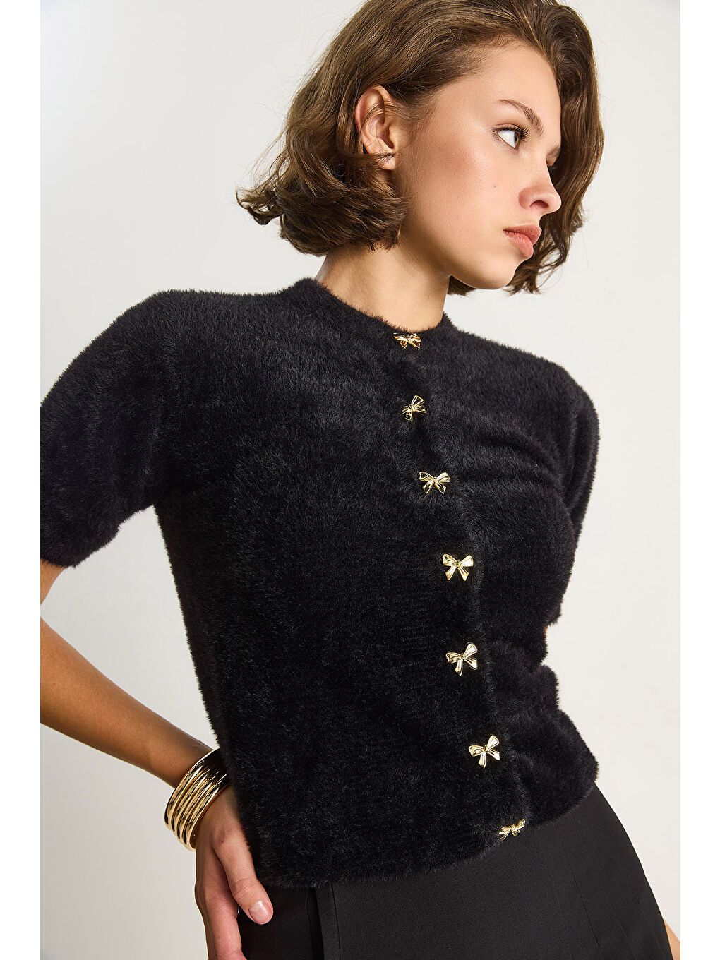 Siyah Kadın Fiyonk Düğme Detaylı Yumuşak Dokulu Triko Hırka w-4