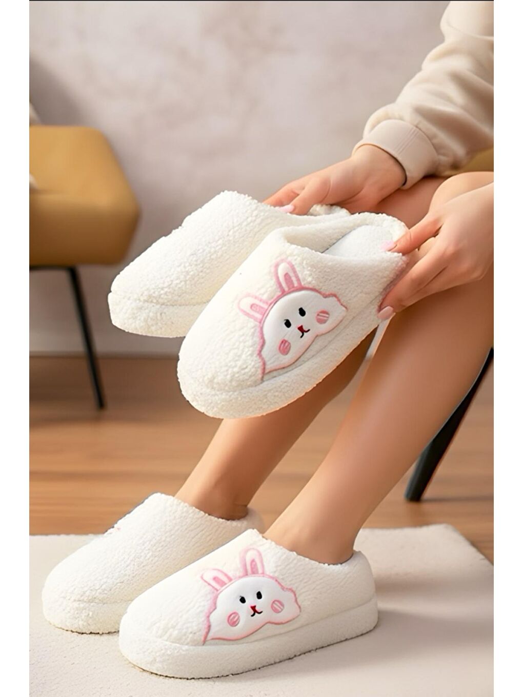 Beyaz Ft 101 Tavşan Nakışlı Kadın Ev Terliği Pelüş Terlik Çeyiz ve Bohça Terliği Ses Yapmaz Kalın Taban-1