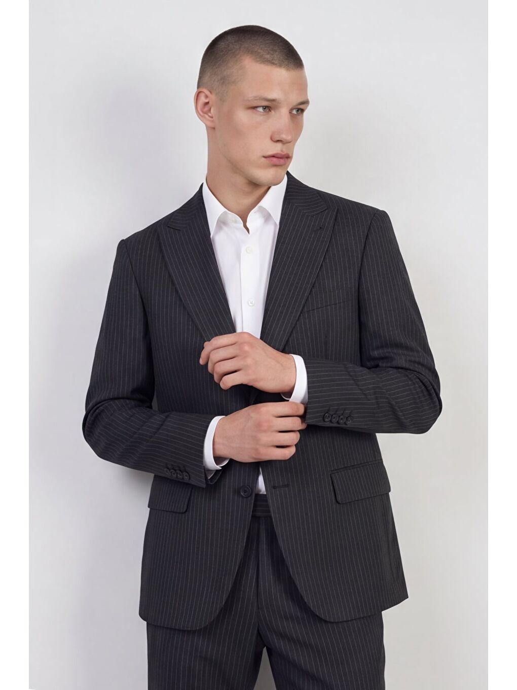 Giotelli Erkek Koyu Gri Dar Kesim Slim Fit Yünlü Dokuma Çizgili Klasik Yaka 4 Drop Takım Elbise