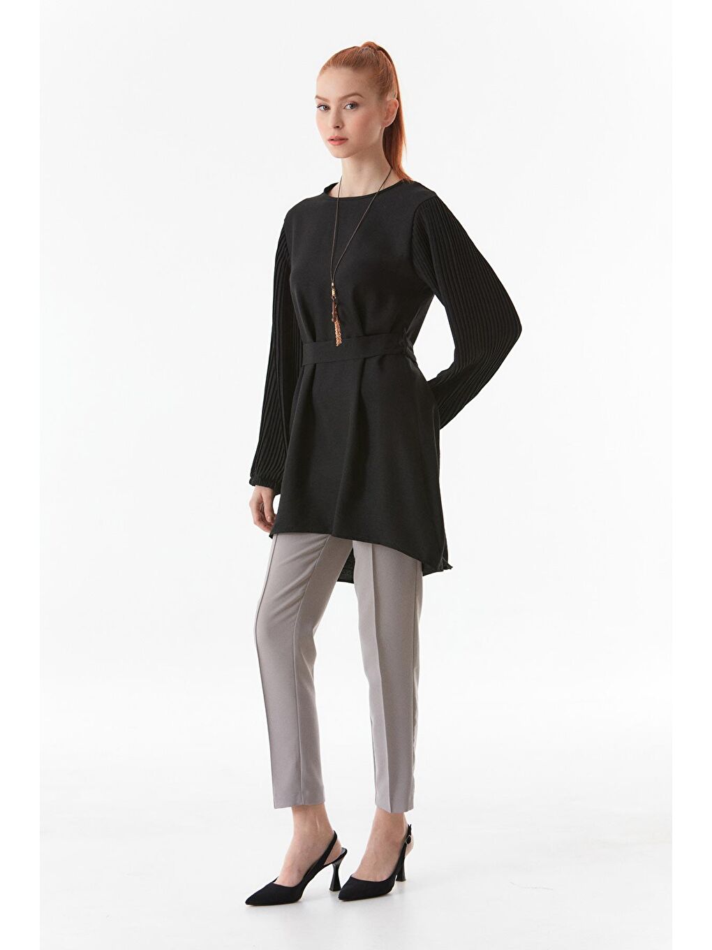Siyah Kolye Detaylı Tunik