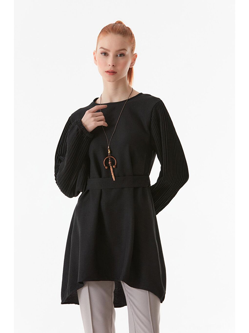 Siyah Kolye Detaylı Tunik-2