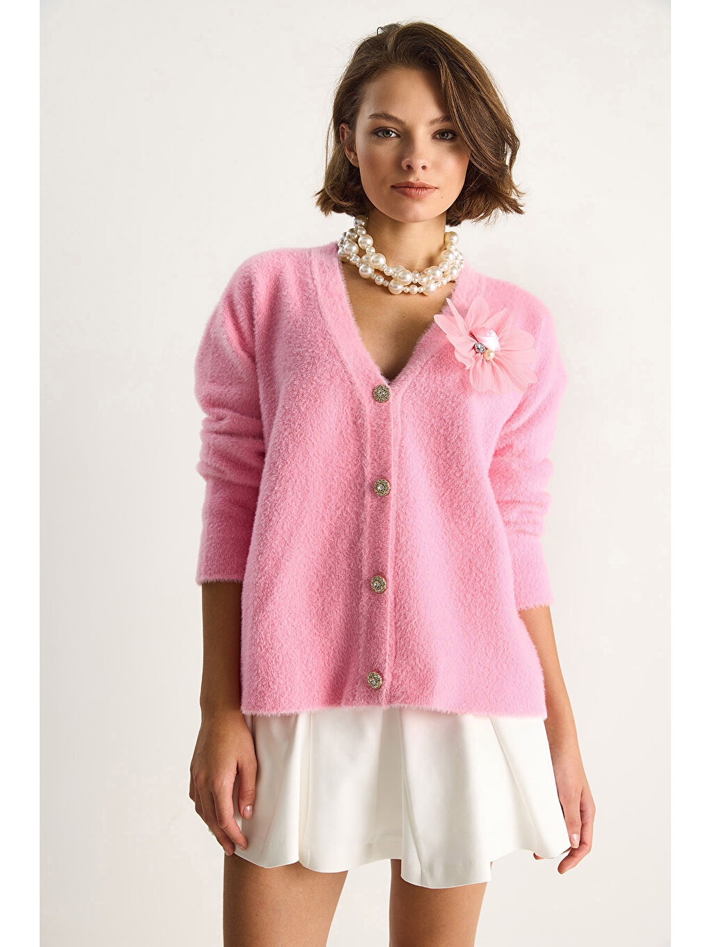 Pembe Kadın V Yaka Düğmeli Çiçek Aksesuarlı Yumuşak Dokulu Hırka-1