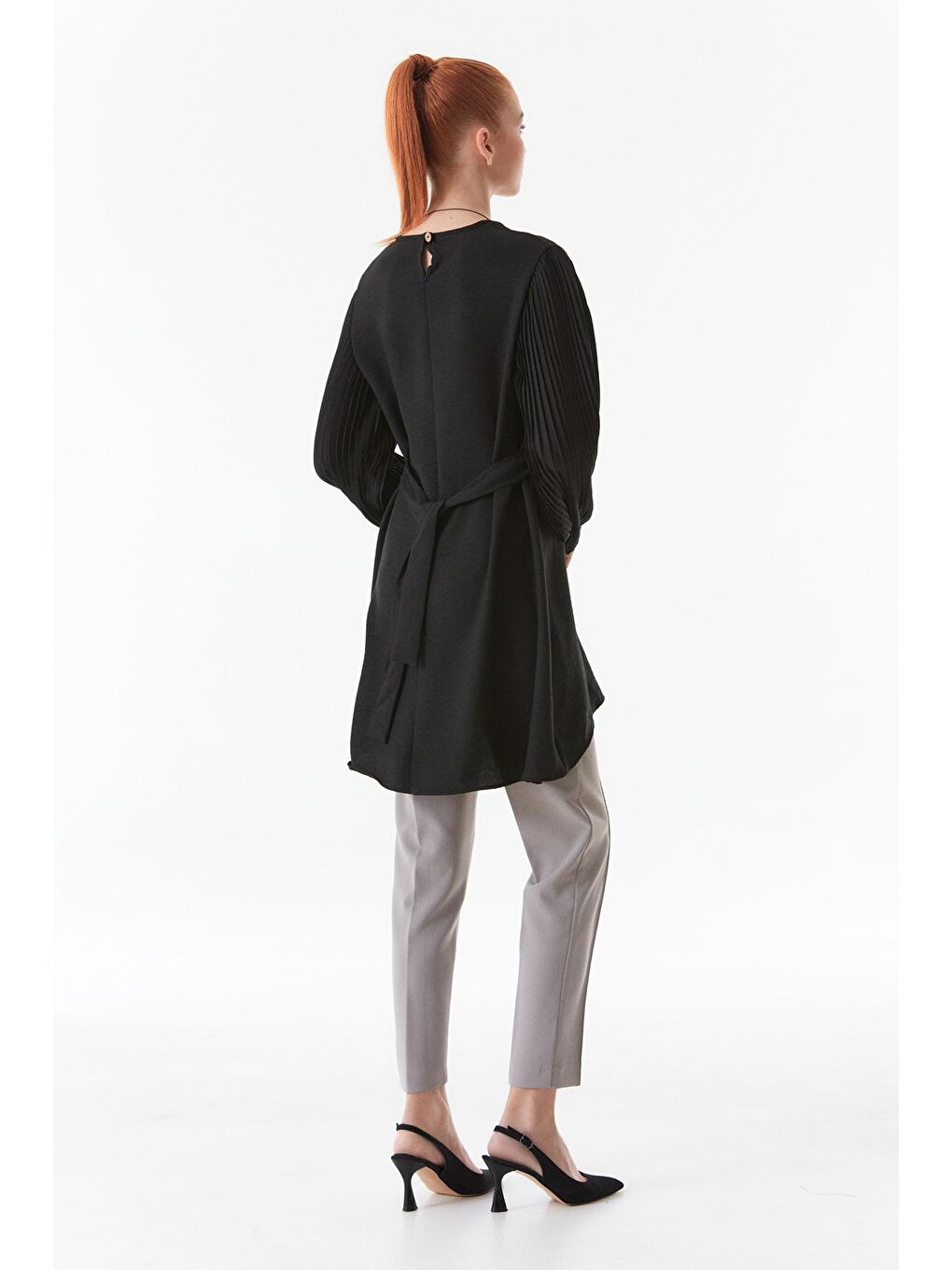 Siyah Kolye Detaylı Tunik-3