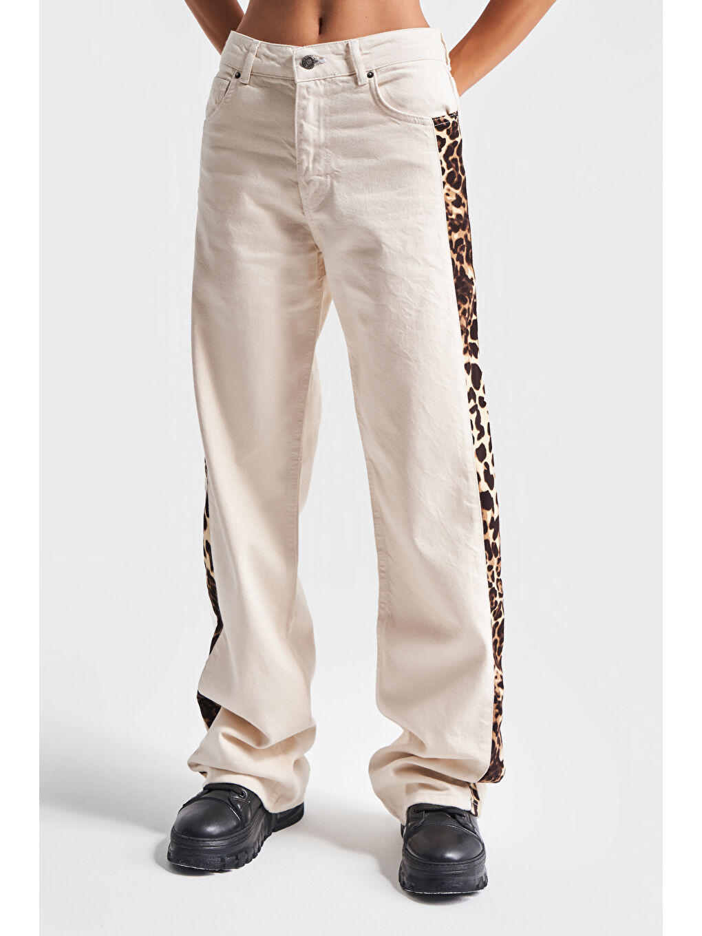 Kahverengi Kadın Raw Renk Leopar Desenli Loose Fit Tasarım Denim-3