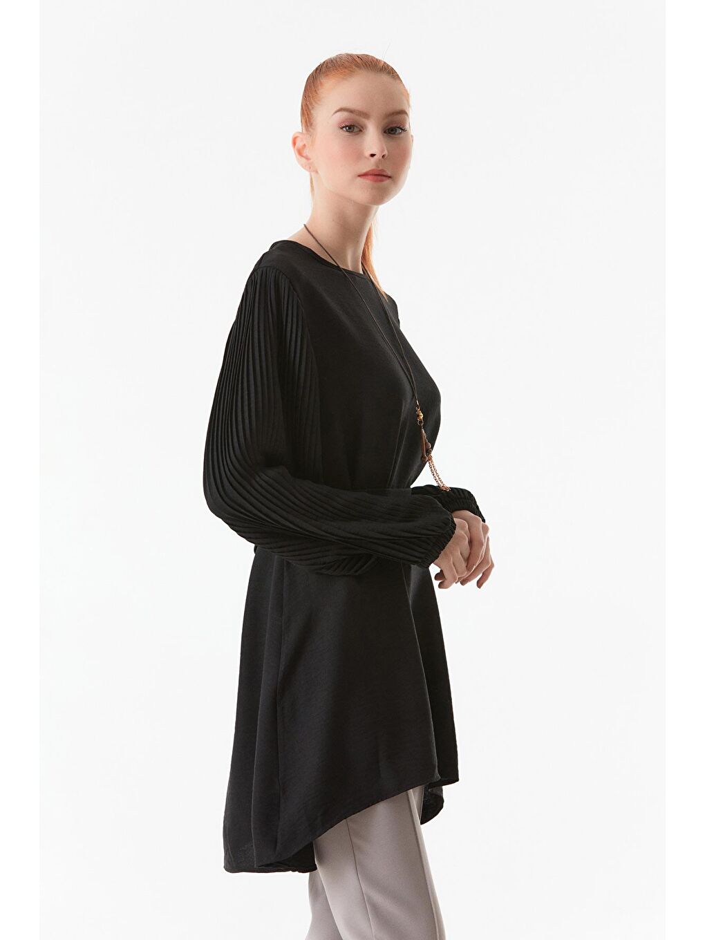 Siyah Kolye Detaylı Tunik-4