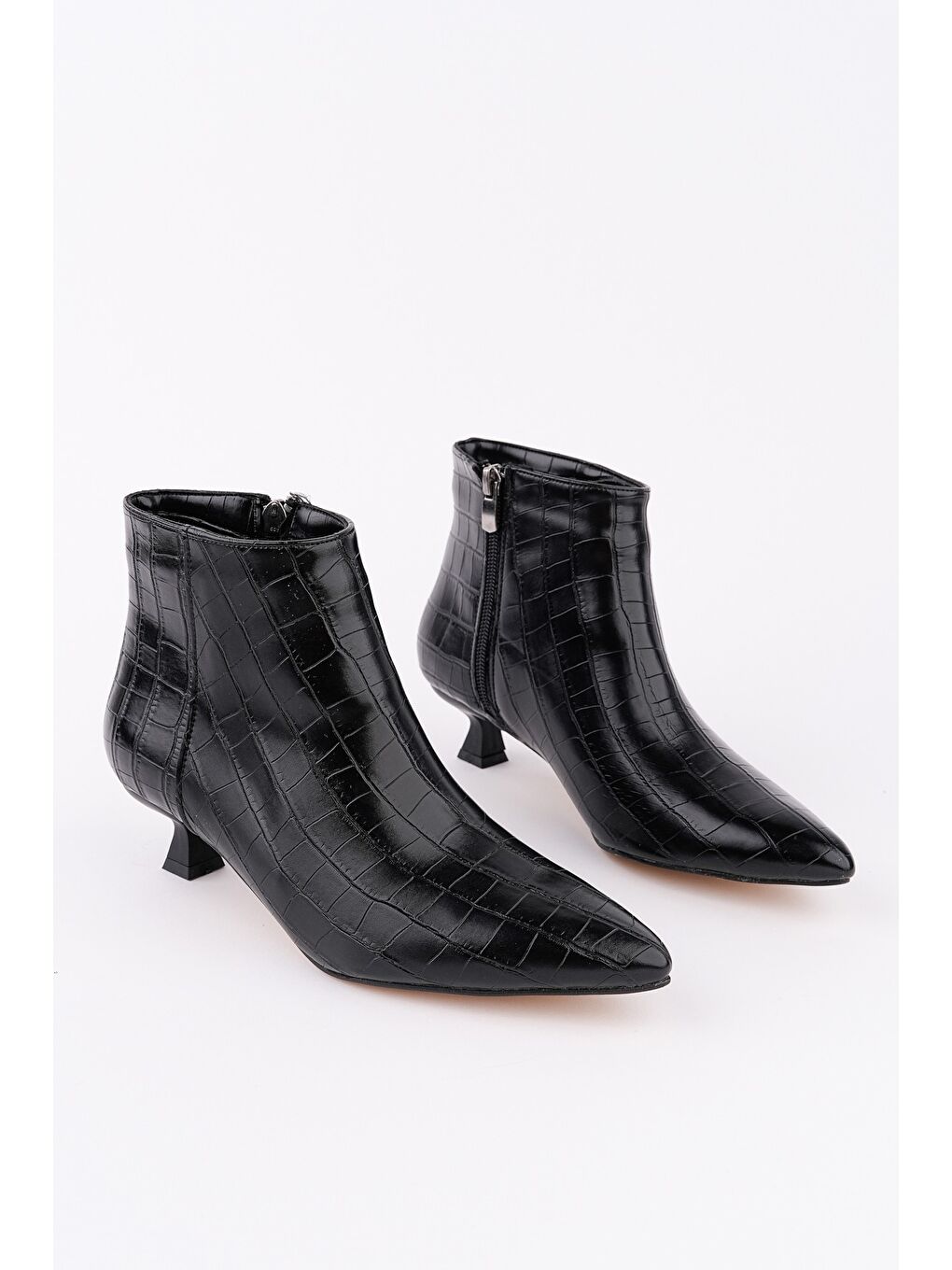 Siyah ÇAÇA Kroko Desenli Sivri Burun İnce Topuklu Fermuarlı Kadın Bot-1