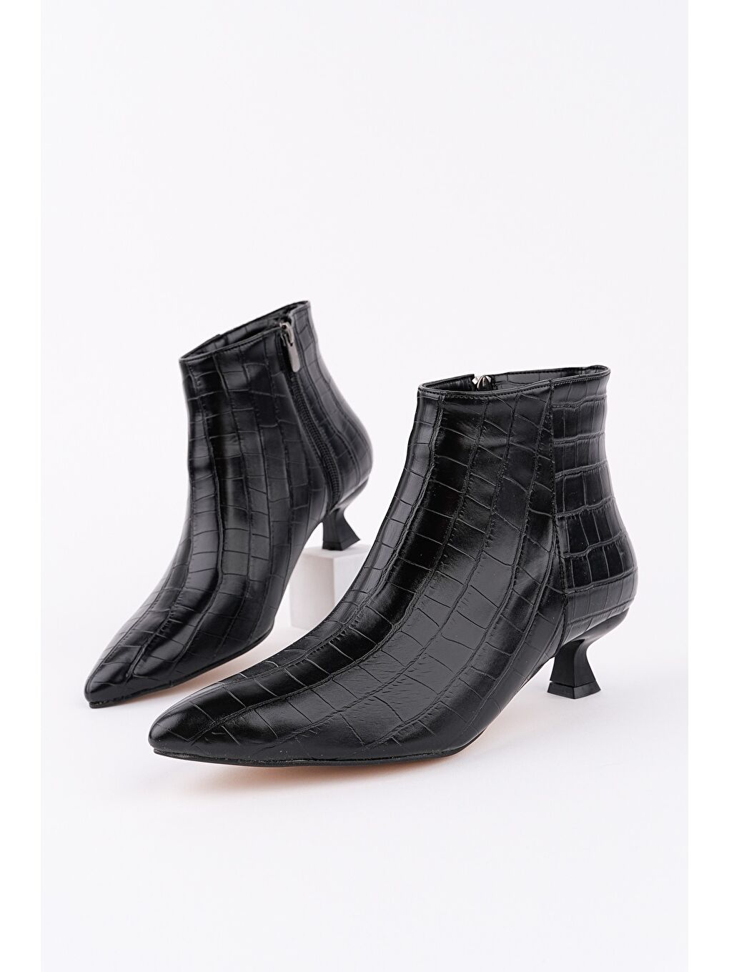 Siyah ÇAÇA Kroko Desenli Sivri Burun İnce Topuklu Fermuarlı Kadın Bot-3