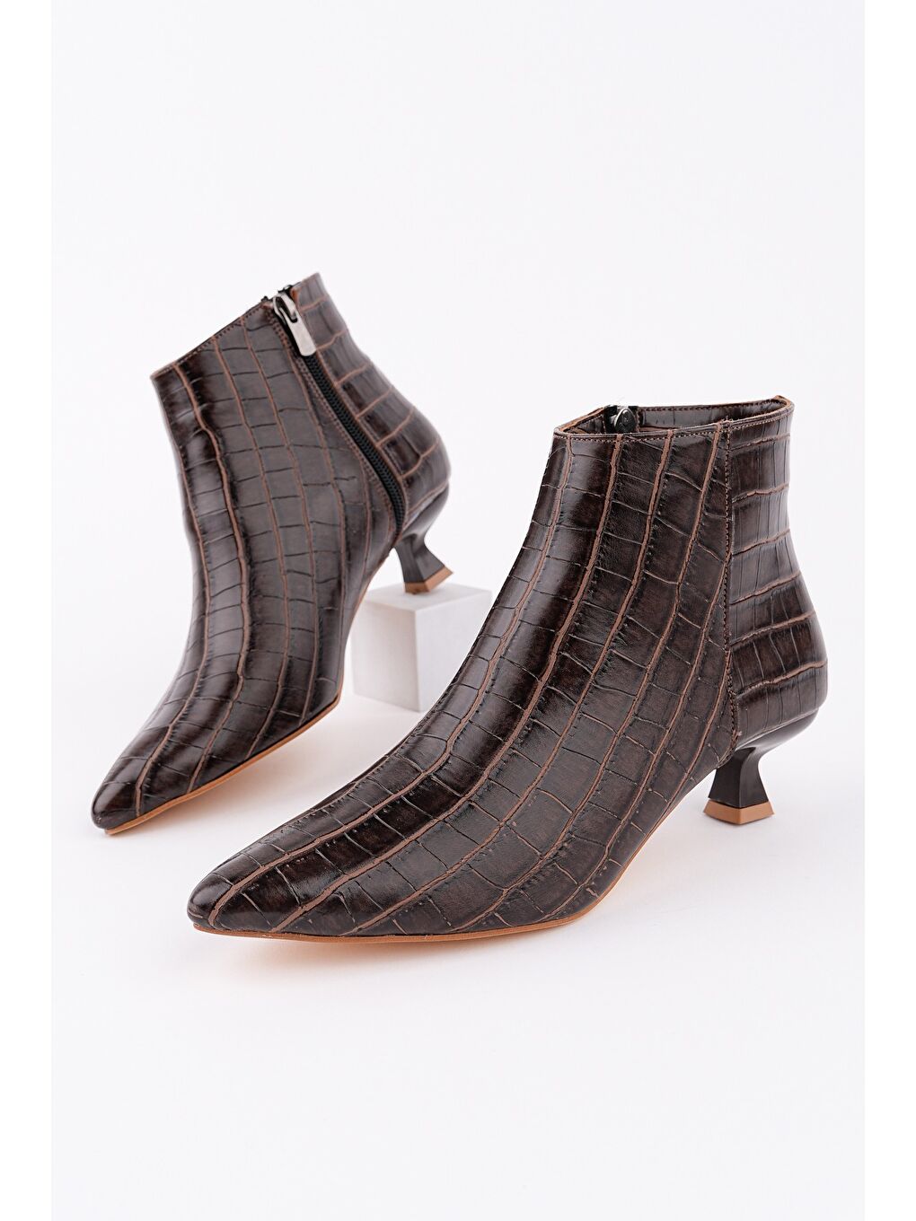 Kahverengi ÇAÇA Kroko Desenli Sivri Burun İnce Topuklu Fermuarlı Kadın Bot-7