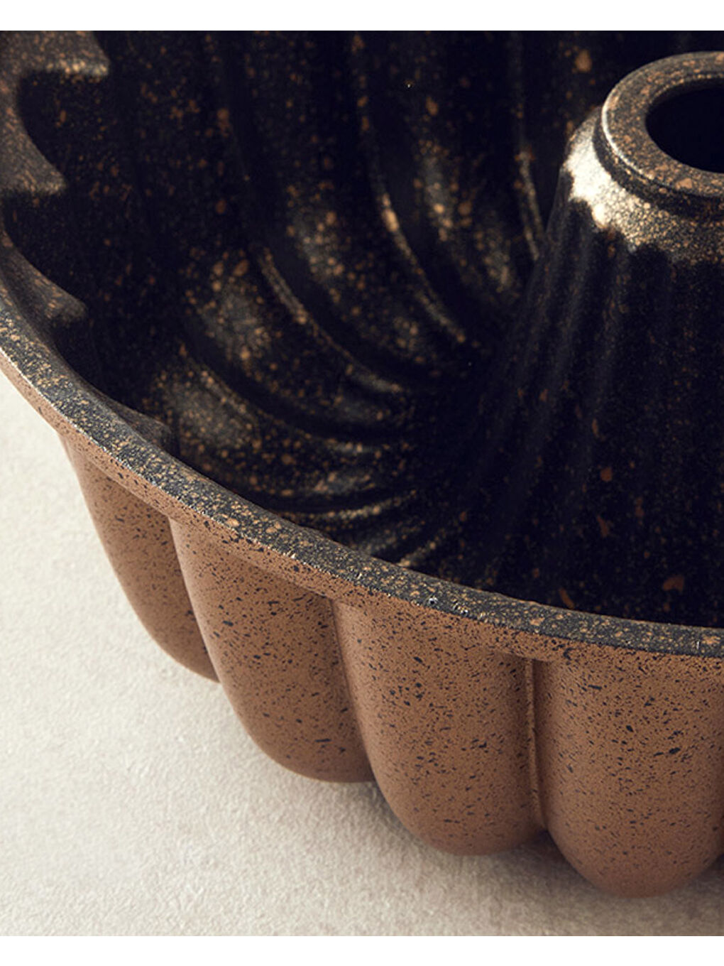 Sarı Patisserie Quinn Döküm Kek Kalıbı 25 cm Gold-2