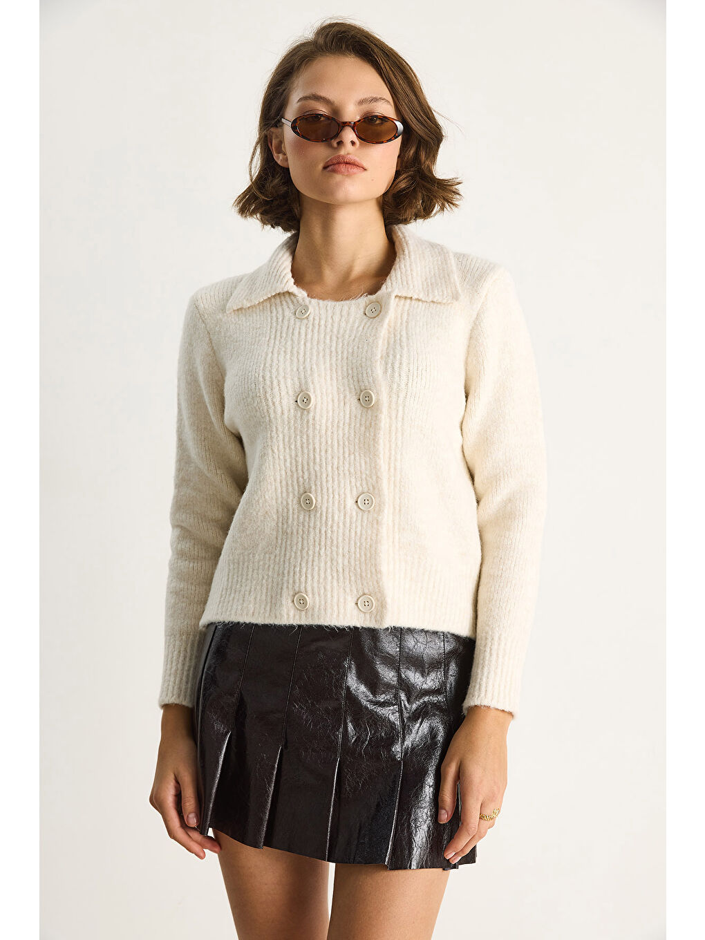 Bej Kadın Polo Yaka Düğmeli Yumuşak Hırka-1