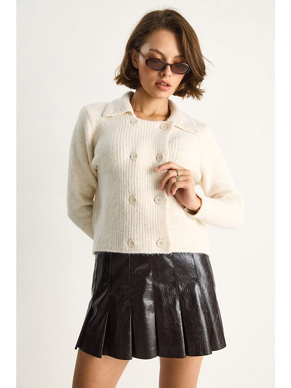 Bej Kadın Polo Yaka Düğmeli Yumuşak Hırka-2