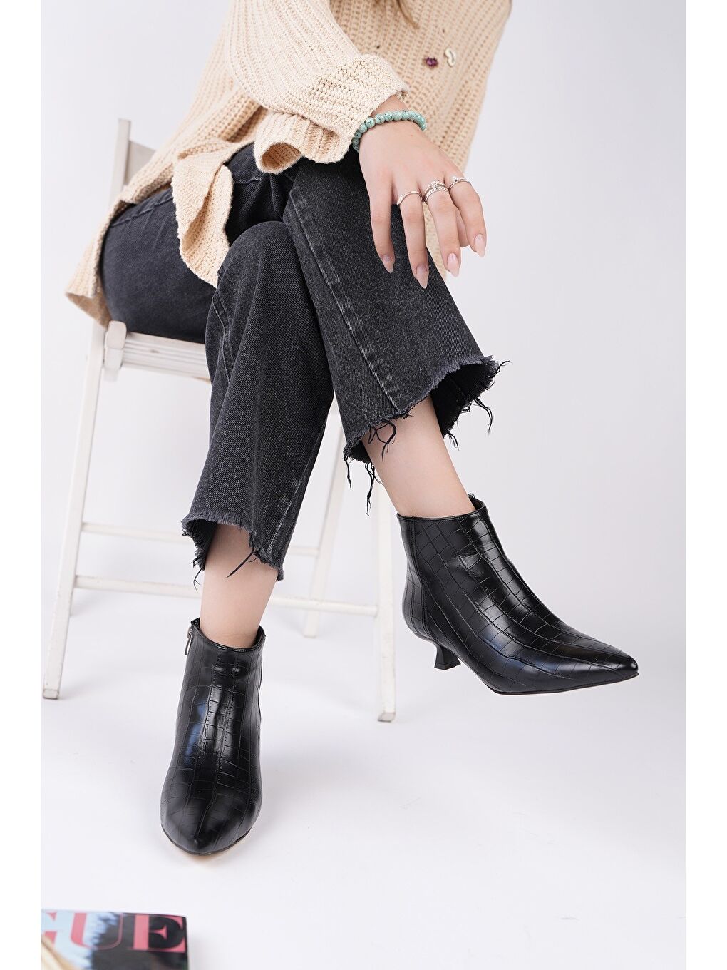Siyah ÇAÇA Kroko Desenli Sivri Burun İnce Topuklu Fermuarlı Kadın Bot-7