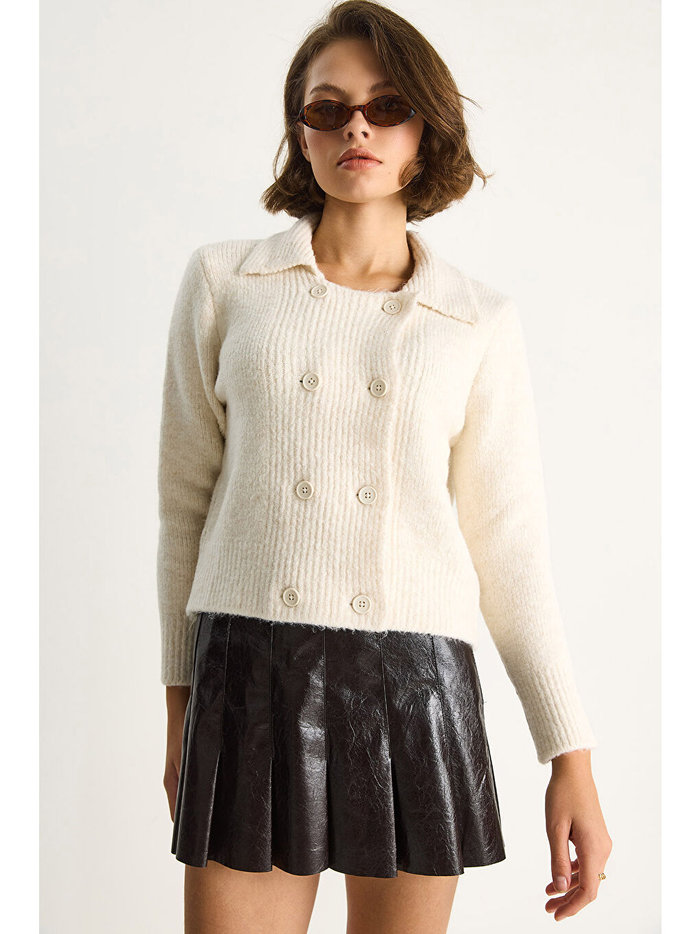 Bej Kadın Polo Yaka Düğmeli Yumuşak Hırka-4