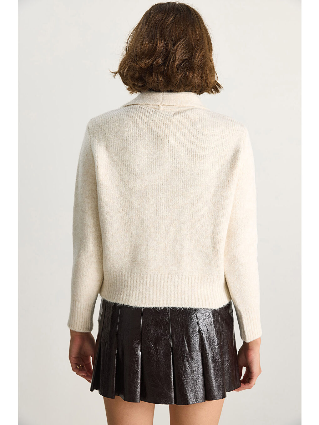 Bej Kadın Polo Yaka Düğmeli Yumuşak Hırka-6